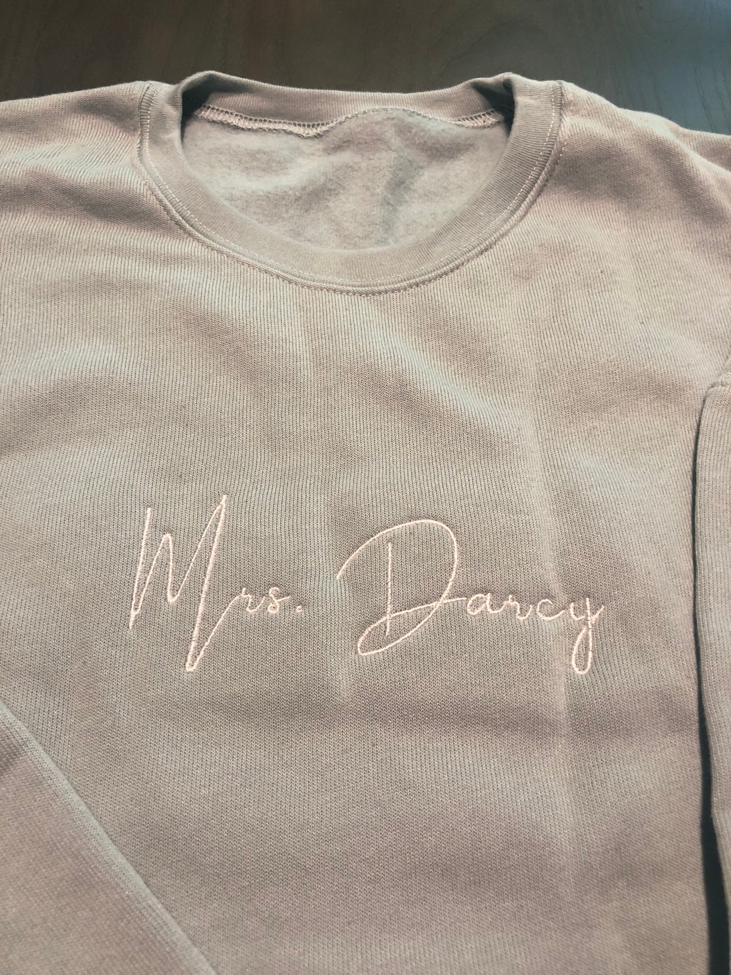 MRS. DARCY CREWNECK - SIZE L