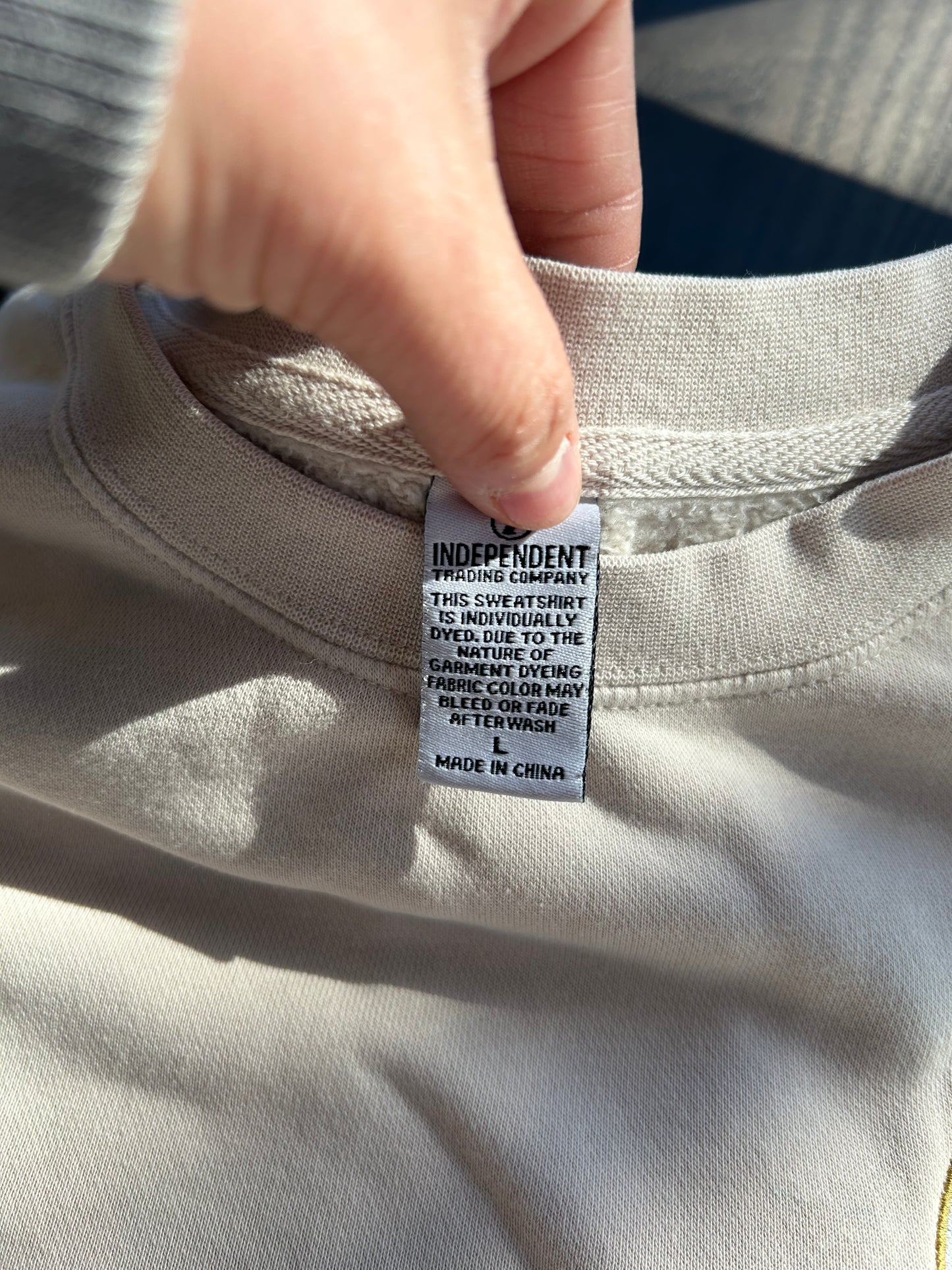 AUTUMN COURT COLORED CREWNECK - SIZE L