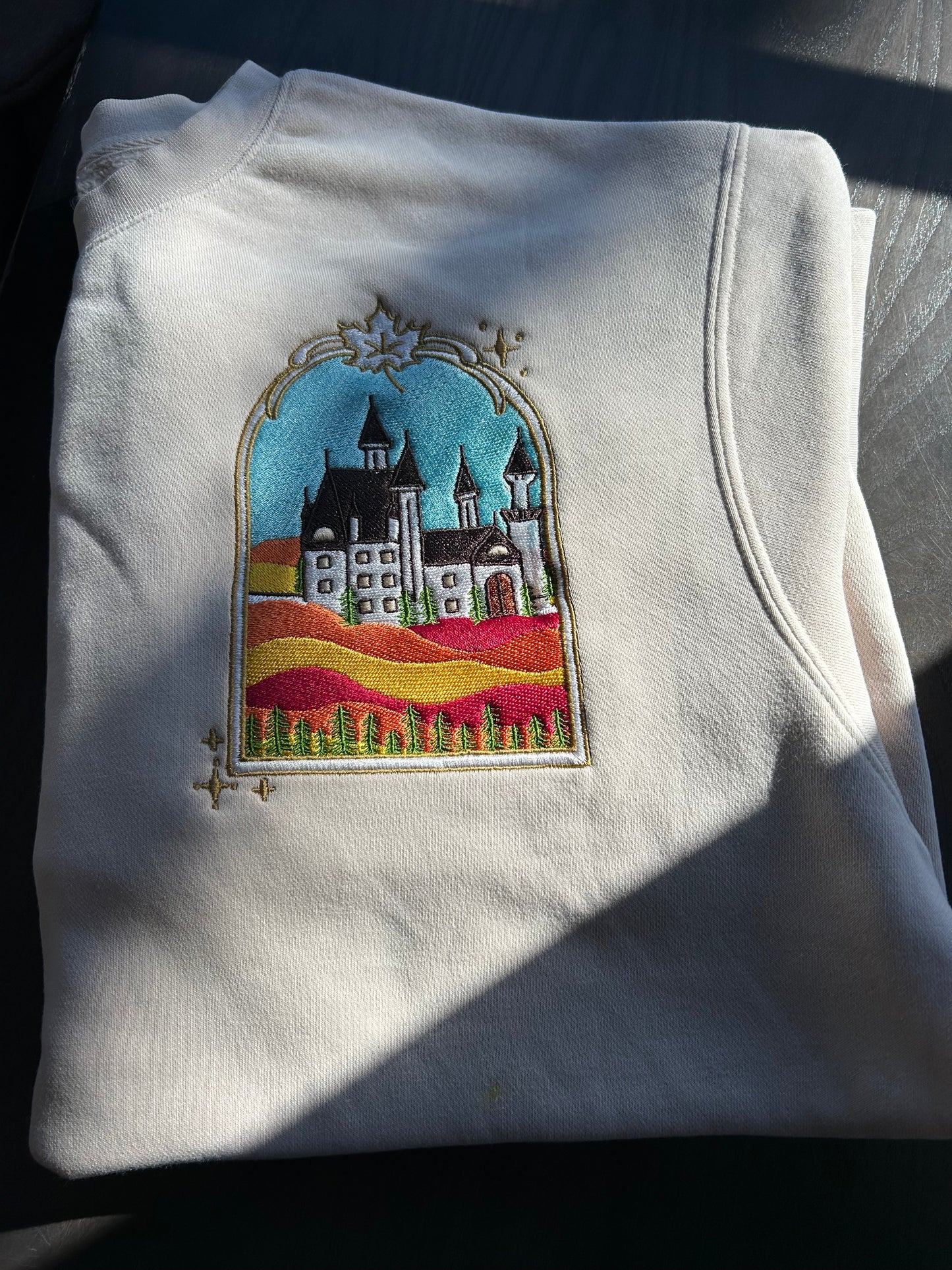 AUTUMN COURT COLORED CREWNECK - SIZE L