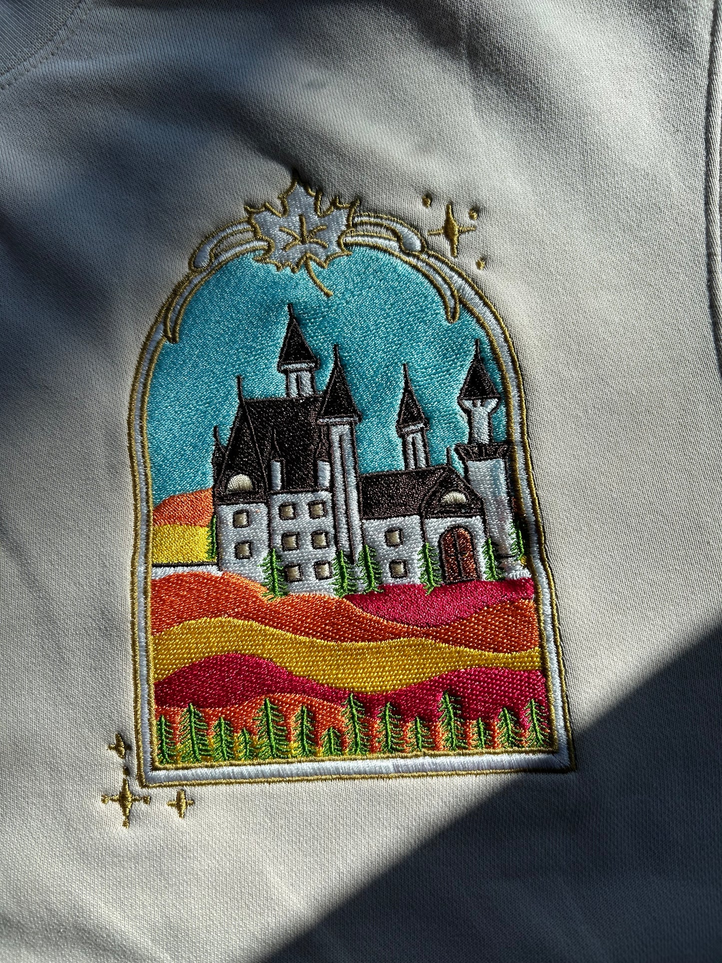 AUTUMN COURT COLORED CREWNECK - SIZE L