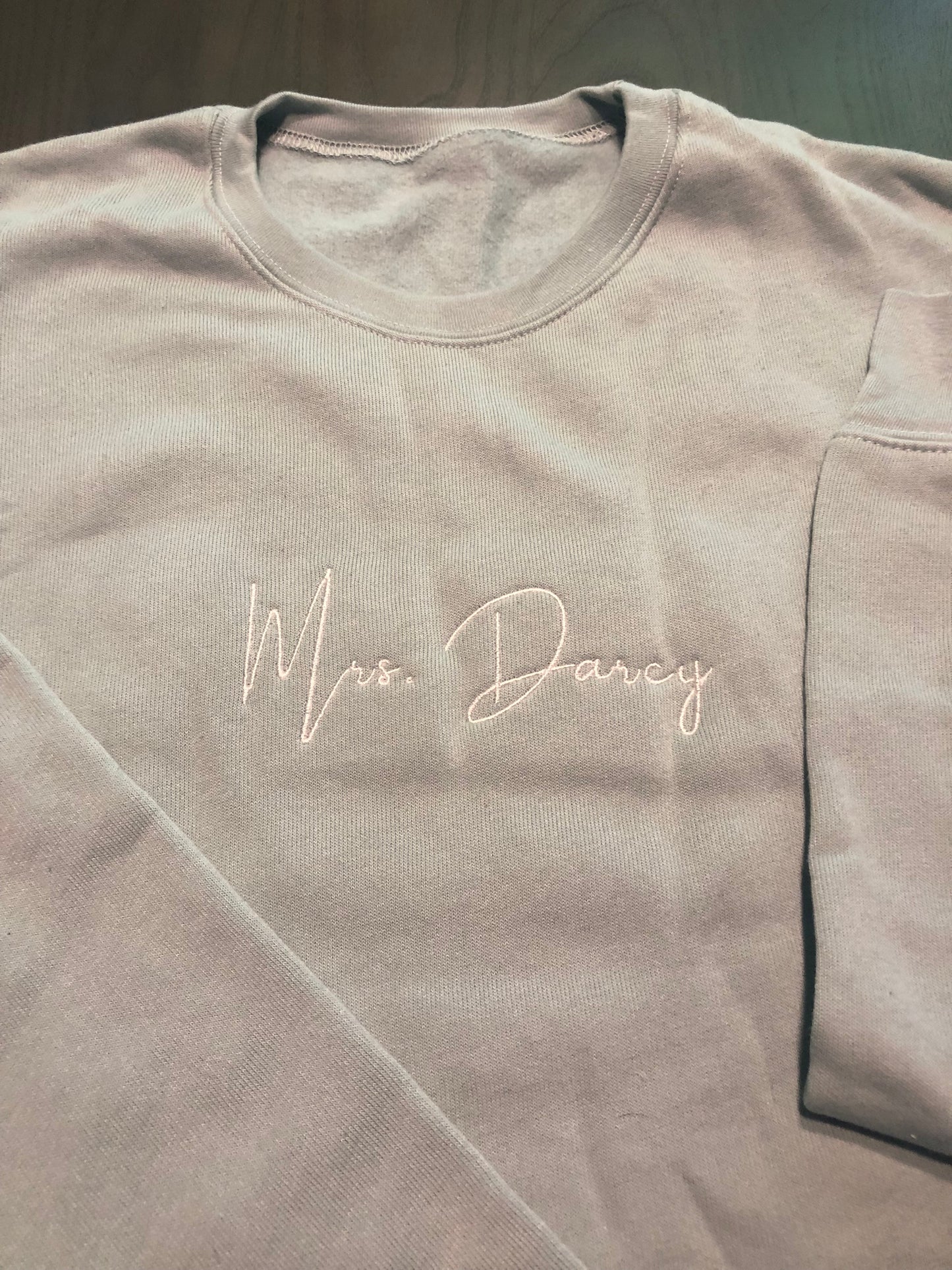 MRS. DARCY CREWNECK - SIZE L