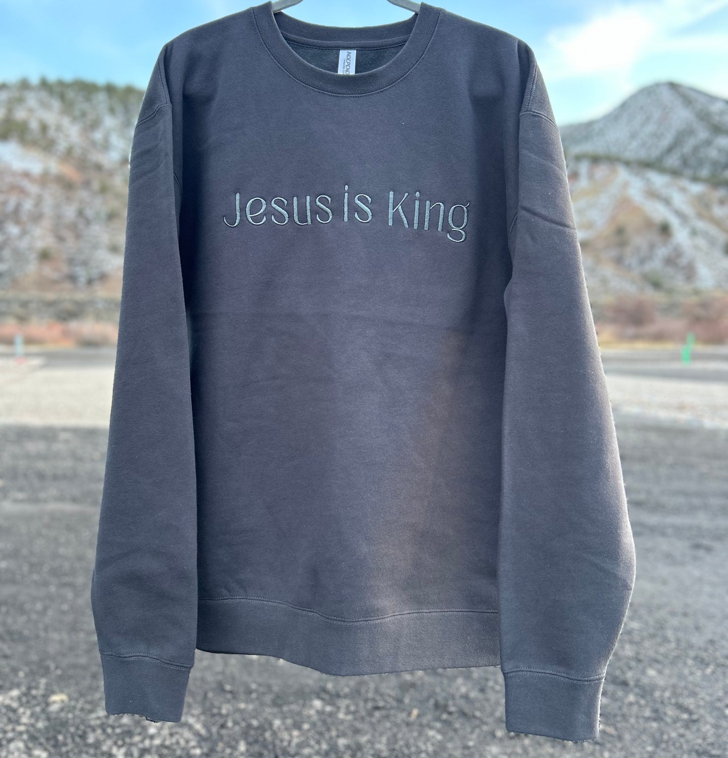 JESUS IS KING - SIZE L